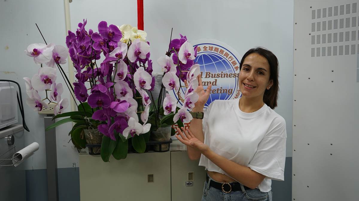 03.Chilean National and KSU Master’s Degree Holder Alejandra Nonambueana Opens International Market for the Taiwan Phalaenopsis Orchid 
