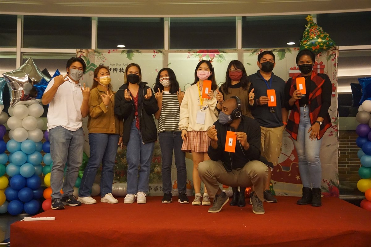 04.KSU Chinese Language Center Holds Christmas Party for Regular Chinese Classes International Students