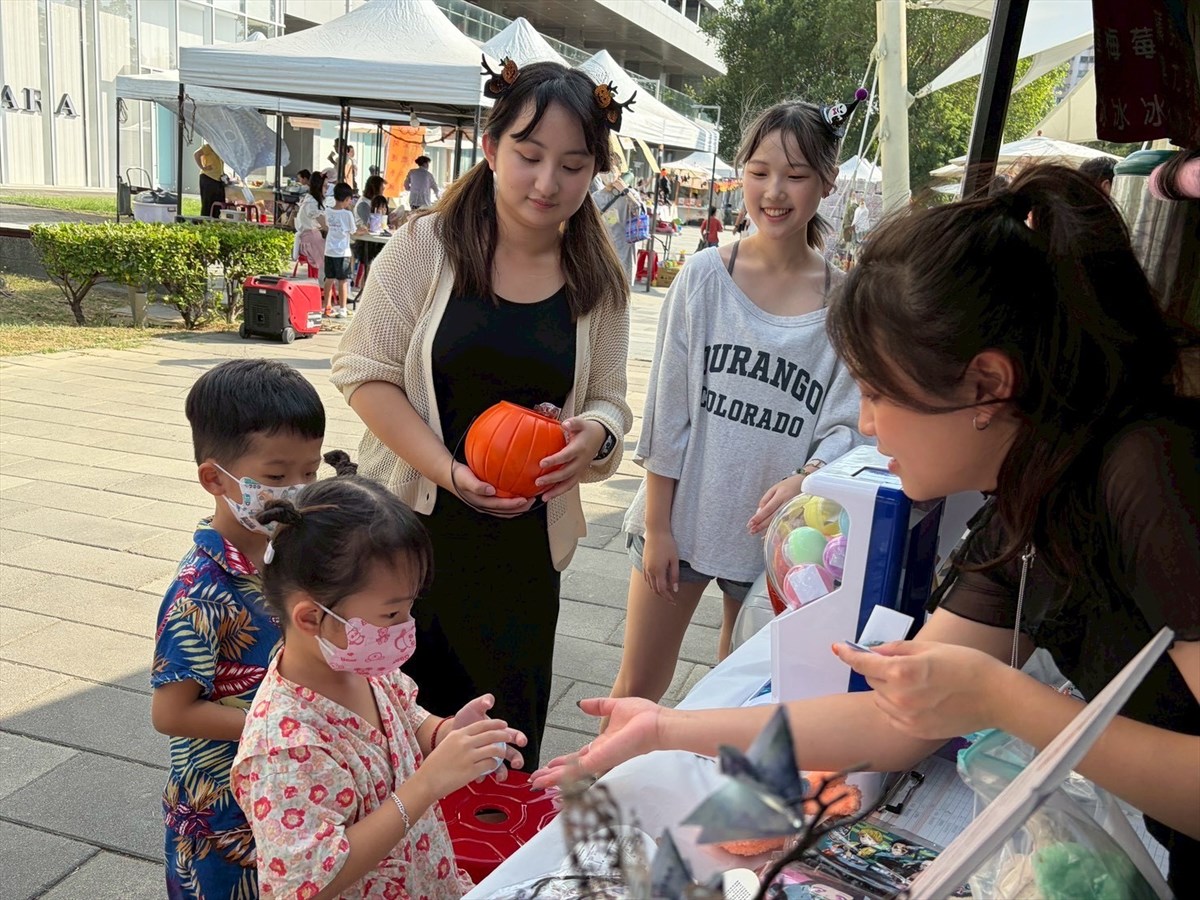 03.「Lemon Sugar」成員與民眾遊戲互動