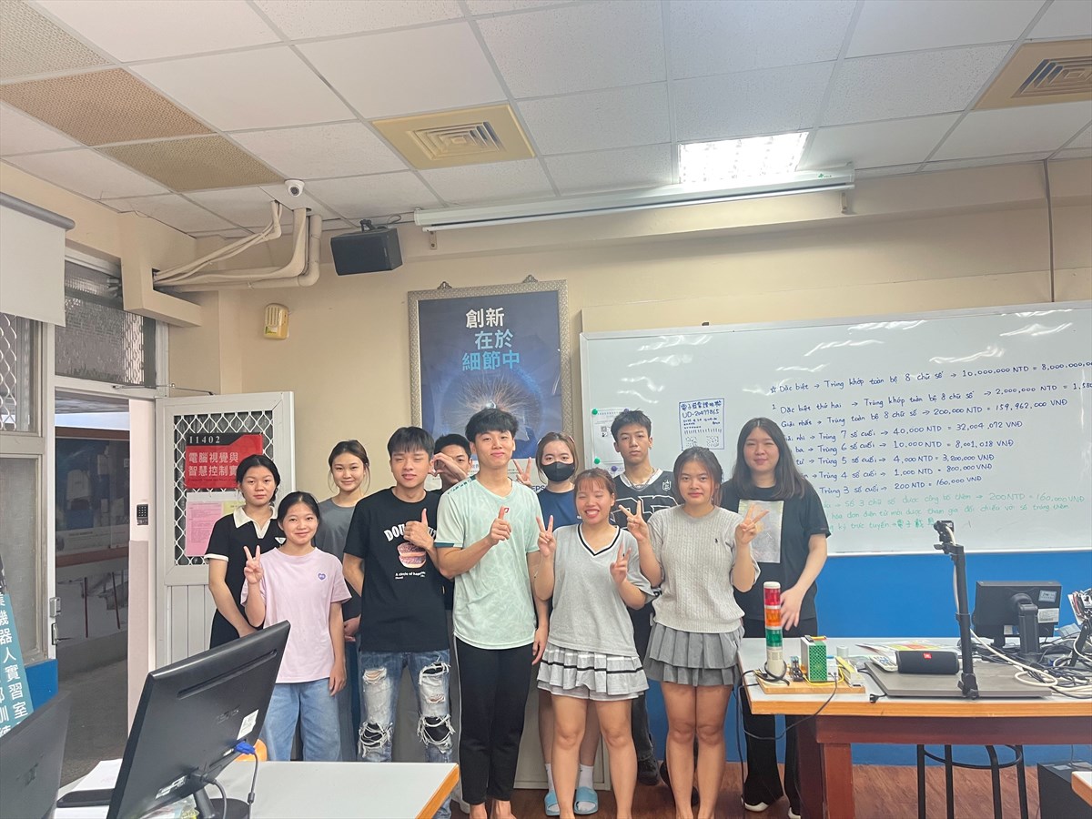 电机系吴侑容用爱心化解语言隔阂助越籍新生通过华语测验